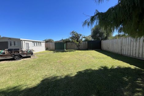 Photo of property in 7 Booralee Avenue, Botany Downs, Auckland, 2010