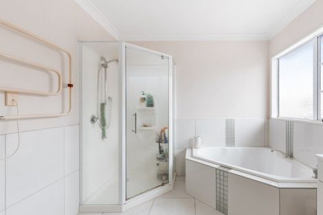 Photo of property in 23a Sunbrae Grove, Mount Maunganui, 3116