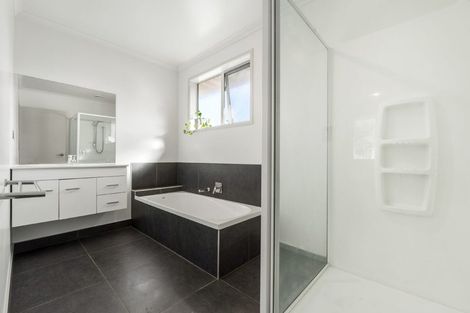 Photo of property in 59 Tamahere Drive, Glenfield, Auckland, 0629
