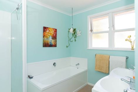 Photo of property in 2 Sydney Crescent, Raumati South, Paraparaumu, 5032