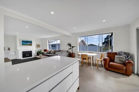 Photo of property in 27 Wairau Road, Oakura, 4314