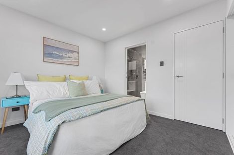 Photo of property in 98a Royal Road, Massey, Auckland, 0614