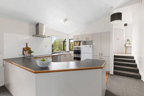 Photo of property in 18 Jasmine Grove, Maungaraki, Lower Hutt, 5010