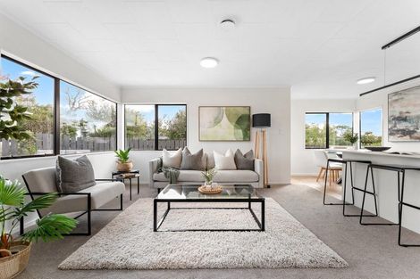 Photo of property in 2/7 Rewarewa Road, Te Atatu Peninsula, Auckland, 0610