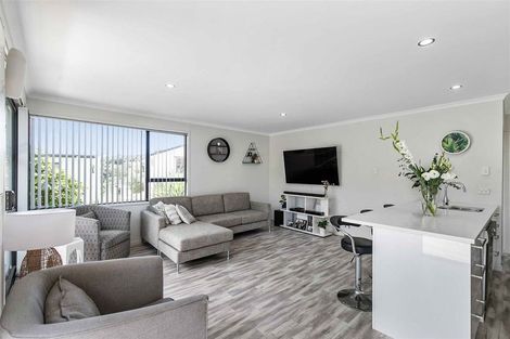 Photo of property in 6 Glastron Place, Bayview, Auckland, 0629