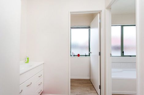 Photo of property in 9a Chilcott Road, Henderson, Auckland, 0612