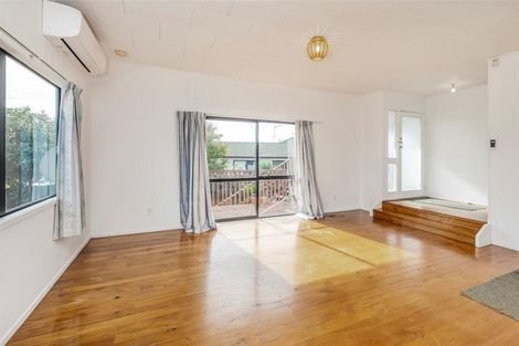 Photo of property in 8 Southview Place, Wattle Downs, Auckland, 2102