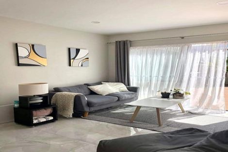 Photo of property in 30 Sartors Avenue, Northcross, Auckland, 0630