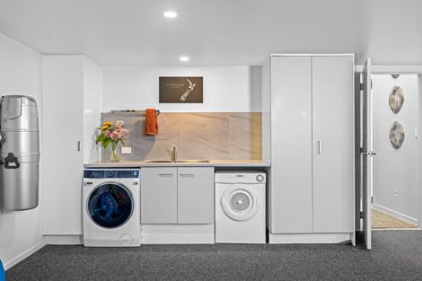 Photo of property in 51 Moffat Road, Red Beach, 0932