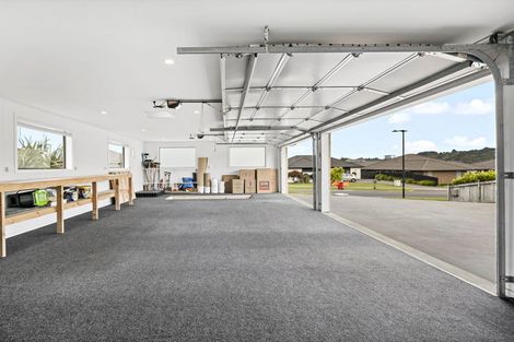 Photo of property in 21 Eric Farley Drive, Kumeu, 0810