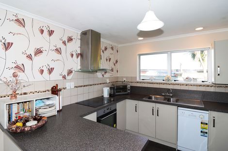 Photo of property in 8 Lincoln Road, Carterton, 5713