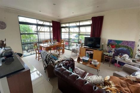 Photo of property in 9 Vinograd Drive, Te Atatu Peninsula, Auckland, 0610