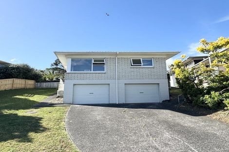 Photo of property in 1/5 Finn Place, Totara Vale, Auckland, 0629