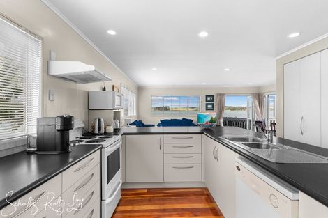 Photo of property in 1 Rigby Street, Whakapirau, 0583