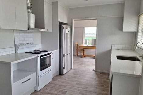 Photo of property in 2 Anne Road, Hillcrest, Auckland, 0627