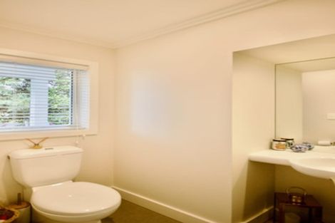 Photo of property in 17a Target Road, Totara Vale, Auckland, 0629