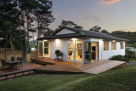 Photo of property in 7 Stallard Place, Glen Eden, Auckland, 0602