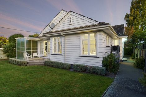 Photo of property in 1 Chepstow Avenue, Fendalton, Christchurch, 8052