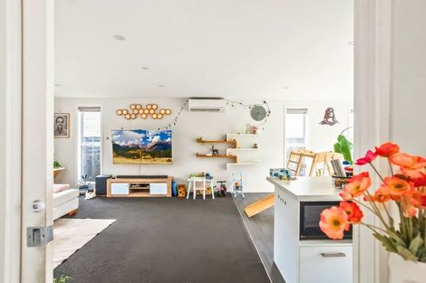 Photo of property in 395 Stokes Valley Road, Stokes Valley, Lower Hutt, 5019