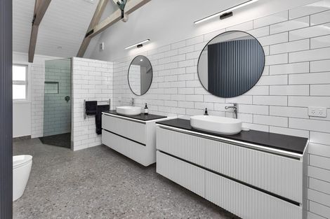 Photo of property in 13 Waitemata Drive, One Tree Point, 0118