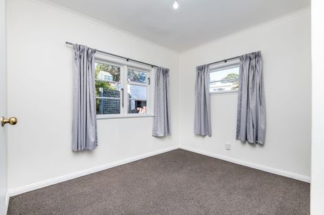 Photo of property in 11 Miles Crescent, Newlands, Wellington, 6037