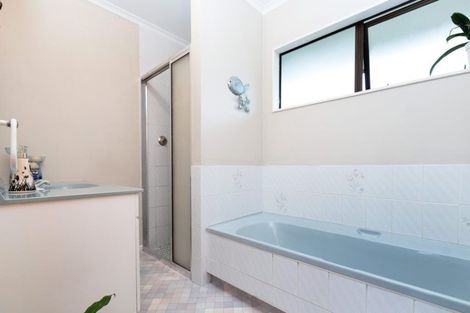 Photo of property in 55 Heta Road, Highlands Park, New Plymouth, 4312