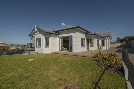 Photo of property in 115 Centennial Drive, Whitianga, 3510