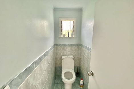 Photo of property in 19 Sunhaven Avenue, Glenfield, Auckland, 0629