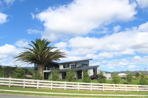 Photo of property in 22 Mount Marua Way, Timberlea, Upper Hutt, 5018