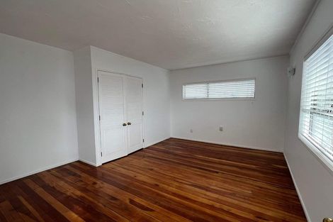 Photo of property in 1/28 Sandown Road, Rothesay Bay, Auckland, 0630