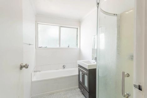 Photo of property in 20 Becker Drive, Weymouth, Auckland, 2103