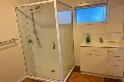 Photo of property in 2 Ware Place, Pakuranga Heights, Auckland, 2010