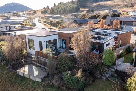 Photo of property in 9 Matipo Street, Wanaka, 9305