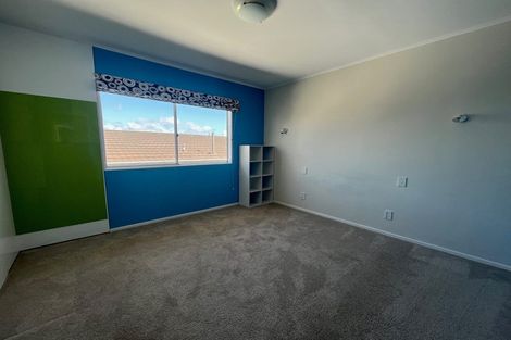 Photo of property in 18 Eastview Grove, Normandale, Lower Hutt, 5010