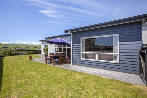 Photo of property in 9 Tongariro Drive, Aotea, Porirua, 5024