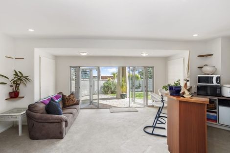 Photo of property in 2/164 Aberdeen Road, Campbells Bay, Auckland, 0620