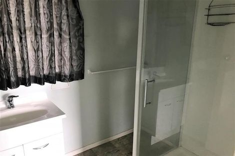 Photo of property in 2/4 Thompson Street, Mangere East, Auckland, 2024