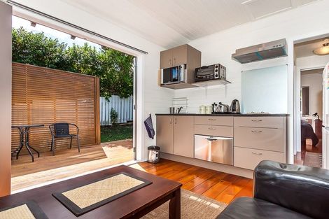 Photo of property in 3 Miles Place, Awapuni, Palmerston North, 4412