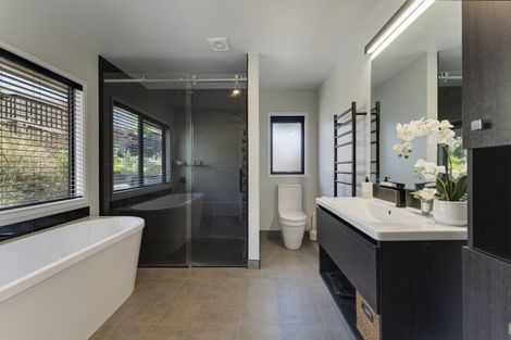 Photo of property in 13 Howden Drive, Jacks Point, 9371