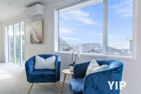 Photo of property in 10 Cromwell Point, Newlands, Wellington, 6037