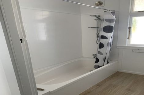 Photo of property in 70 Cutfield Road, New Plymouth, 4310