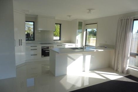 Photo of property in 2 Waikai Close, Ruakura, Hamilton, 3214