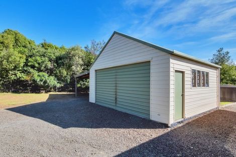 Photo of property in 2 Slater Road, South Head, Helensville, 0874