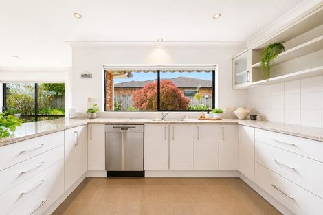 Photo of property in 20 Mackwell Road, Fairview Heights, Auckland, 0632