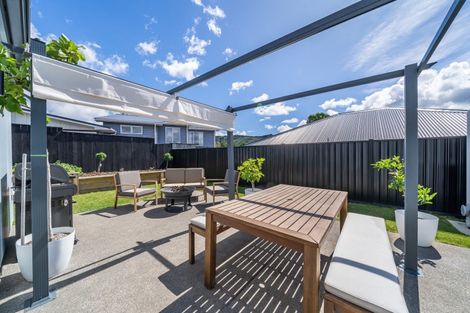 Photo of property in 11 Rewarewa Way, Timberlea, Upper Hutt, 5018