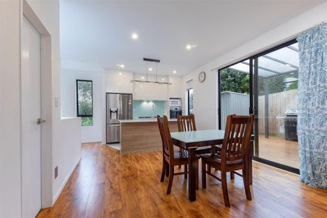 Photo of property in 28d Edmonton Road, Henderson, Auckland, 0612