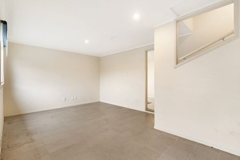 Photo of property in 32 Aviemore Drive, Highland Park, Auckland, 2010