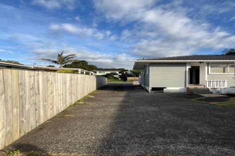 Photo of property in 99 Farquhar Road, Glendene, Auckland, 0602