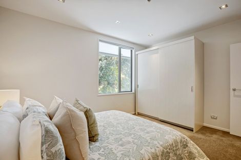 Photo of property in Patent 326 Apartments, 326 Evans Bay Parade, Hataitai, Wellington, 6021