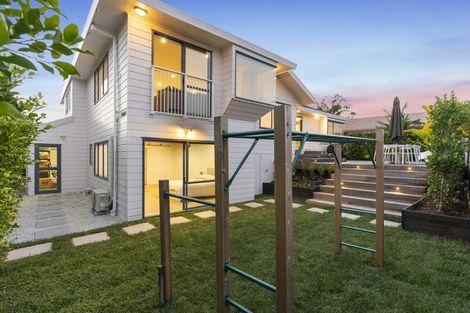 Photo of property in 5 Bridgehead Cove, West Harbour, Auckland, 0618